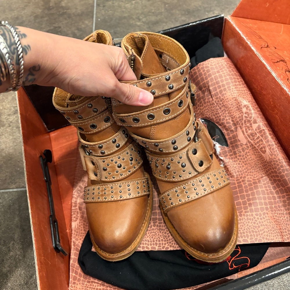 Freebird slayer Tan Ankle Boots with Brogue Detailing